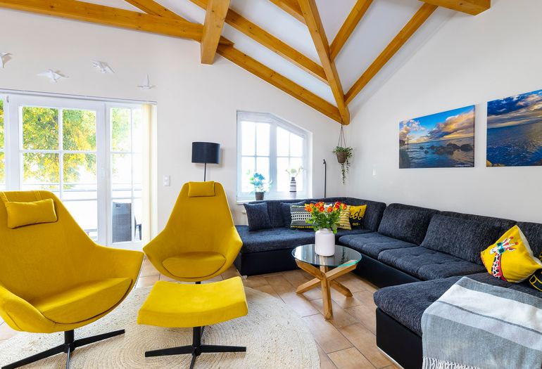 Wohnzimmer mit Couch