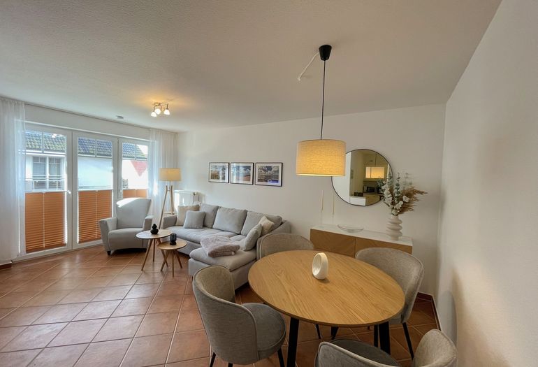 Wohnzimmer mit Esstisch