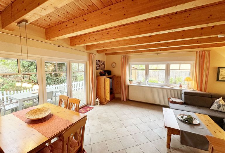 Wohnbereich mit Rollläden zu verdunkeln