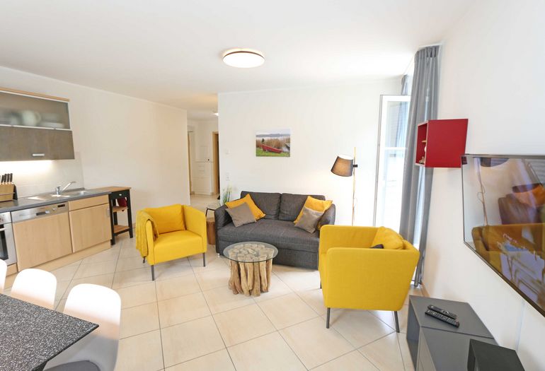 Wohnzimmer mit Couch für gemütliche Abende Wohnzimmer mit Couch für gemütliche Abende