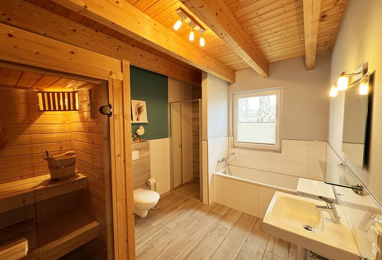 Ferienhaus Ilsebill - Blick in das untere Bad