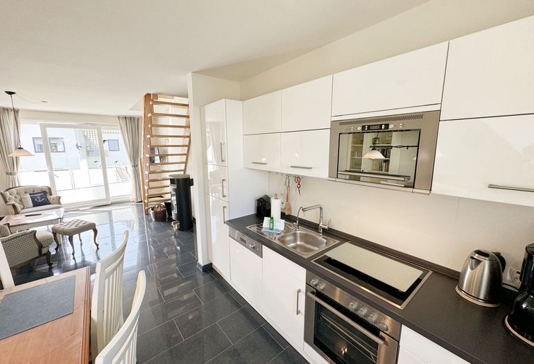 Küchenzeile mit Backofen