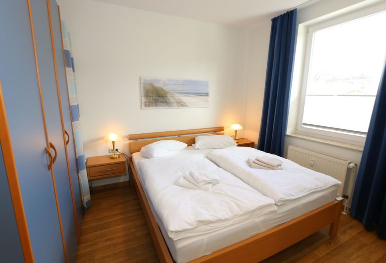 Schlafzimmer mit Doppelbett