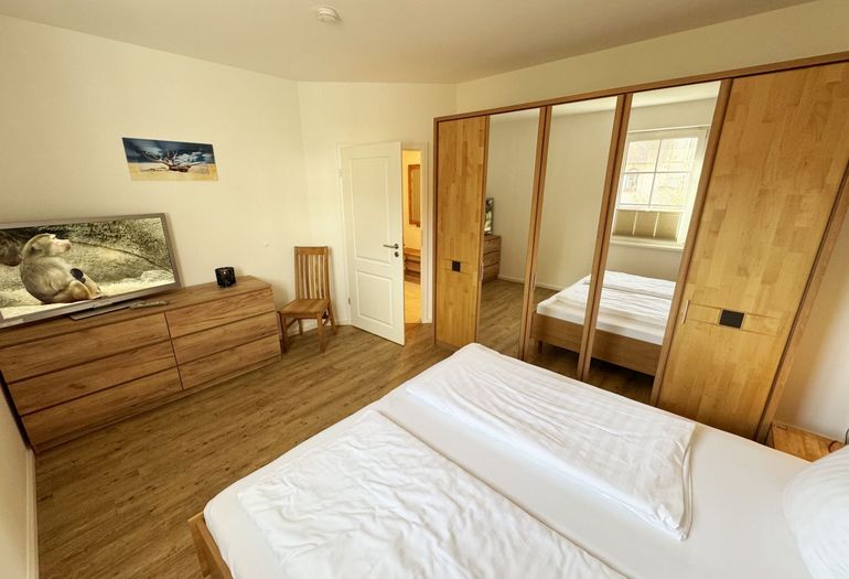 1. Schlafzimmer mit Doppelbett 1. Schlafzimmer mit Doppelbett