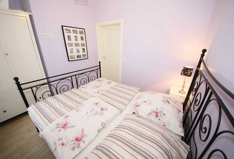 2. Schlafzimmer mit Doppelbett