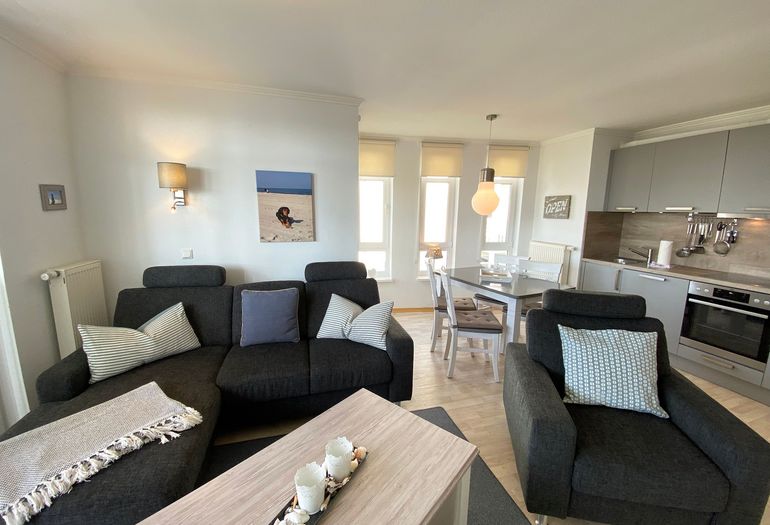 Wohnzimmer mit bequemer Couch Wohnzimmer mit bequemer Couch