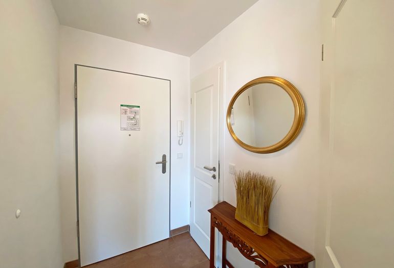 kleiner Flur mit Spiegel