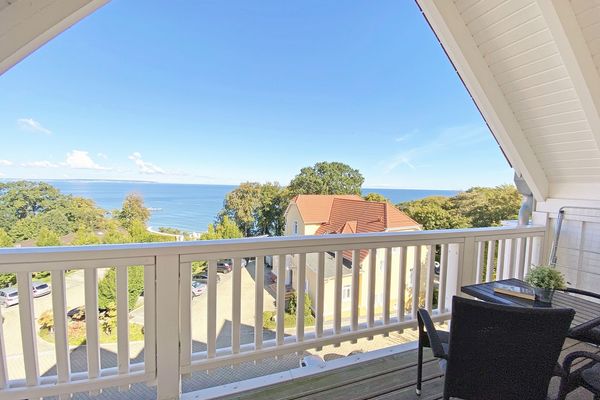 Villa Bergfrieden - Whg. 09 mit Balkon & Meerblick