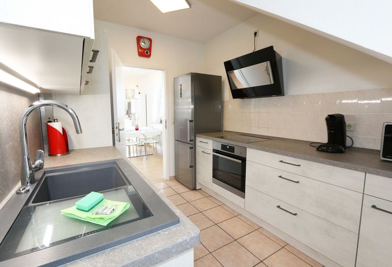 Küchenzeile mit Ceranfeld für gemeinsames Kochen Küchenzeile mit Ceranfeld für gemeinsames Kochen