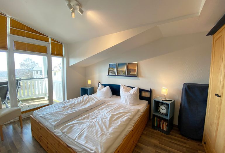 Schlafzimmer mit Doppelbett