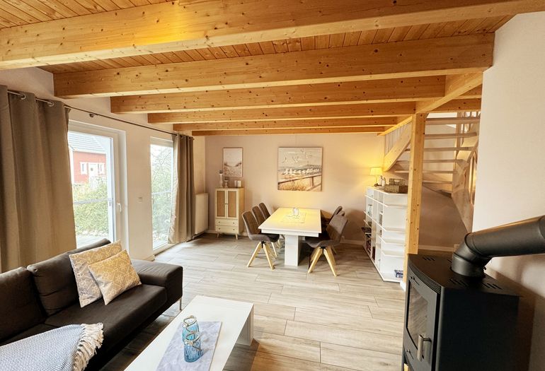 Ferienhaus Ilsebill - Wohnbereich mit Kamin