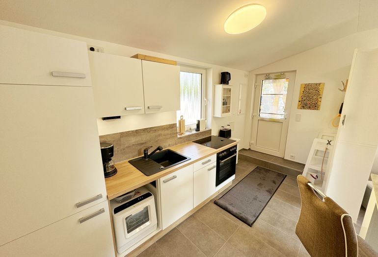 Küchenzeile mit Backofen Küchenzeile mit Backofen