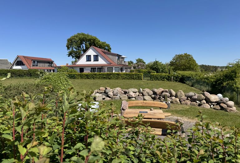 Zollhaus - Blick vom Grillplatz zu den Häusern