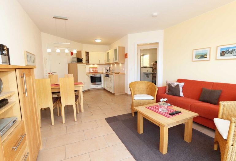 Wohnzimmer mit Blick zur Küche