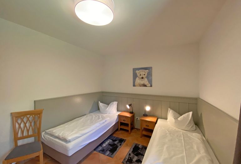 2. Schlafzimmer mit Kleiderschrank 2. Schlafzimmer mit Kleiderschrank