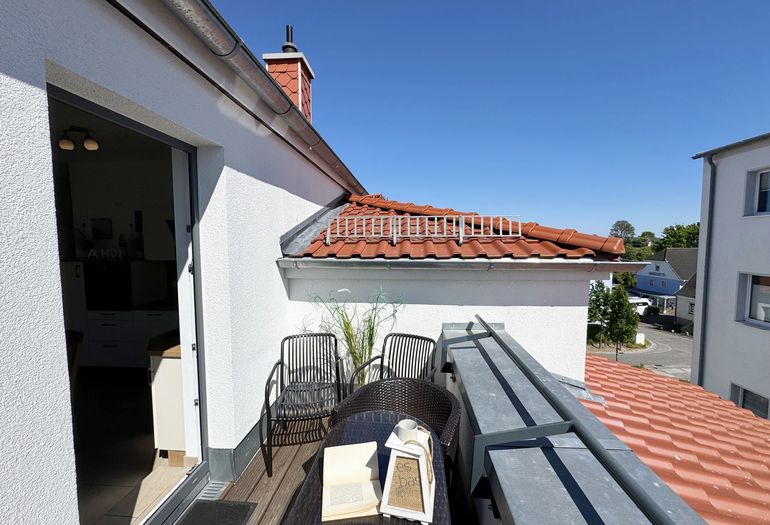 bestuhlter Balkon