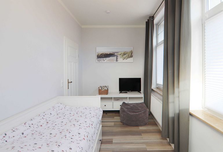 2. Schlafzimmer mit Kojen Bett und TV 2. Schlafzimmer mit Kojen Bett und TV