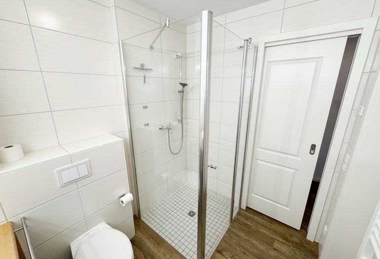 Badezimmer mit Dusche Badezimmer mit Dusche