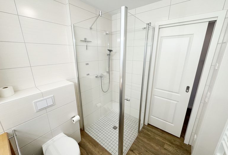Badezimmer mit Dusche